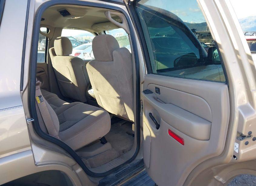 Photo 8 of 2005 Chevrolet Tahoe LS (VIN 1GNEK13T75R148734)