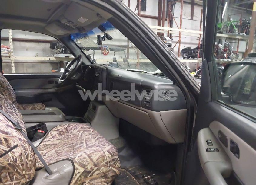 Photo 5 of 2001 Chevrolet Tahoe LT (VIN 1GNEK13T81J113158)