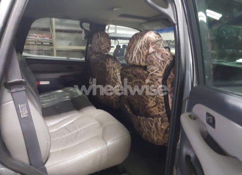 Photo 8 of 2001 Chevrolet Tahoe LT (VIN 1GNEK13T81J113158)