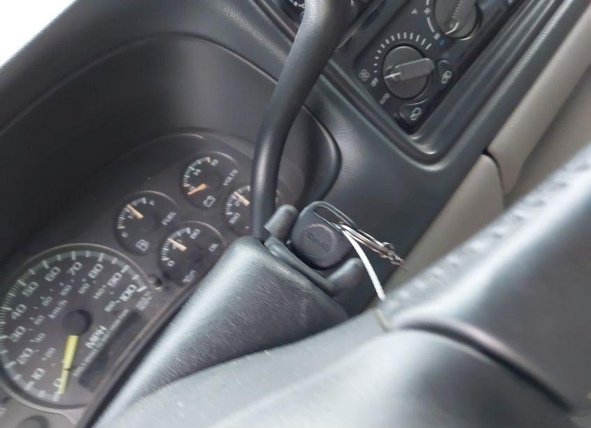 Photo 11 of 2001 Chevrolet Tahoe LT (VIN 1GNEK13T81J213521)