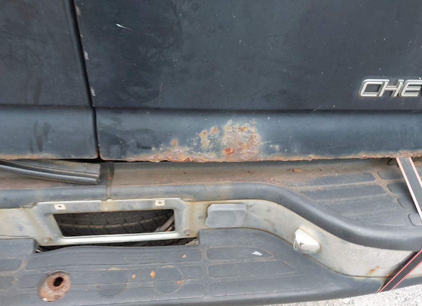 Photo 16 of 2001 Chevrolet Tahoe LT (VIN 1GNEK13T81J213521)