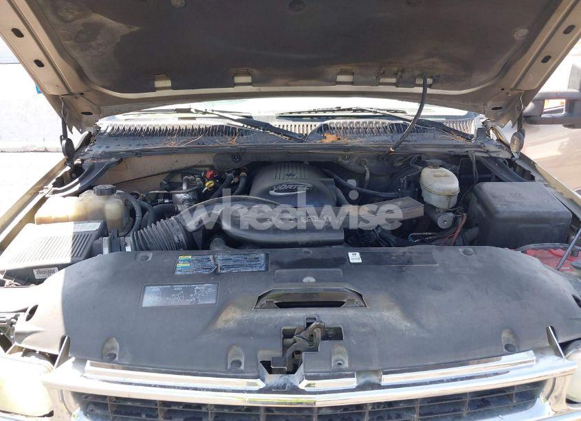 Photo 10 of 2003 Chevrolet Tahoe LS (VIN 1GNEK13T83J329319)