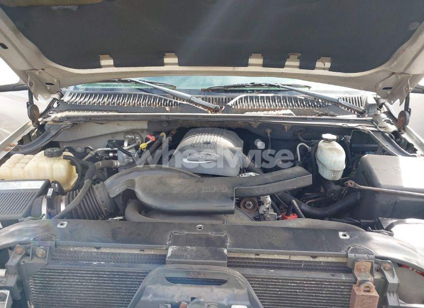 Photo 10 of 2004 Chevrolet Tahoe LT (VIN 1GNEK13T84J238990)