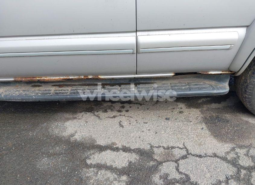 Photo 12 of 2004 Chevrolet Tahoe LT (VIN 1GNEK13T84J238990)