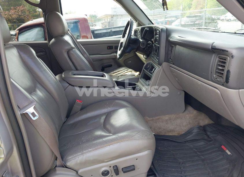 Photo 5 of 2004 Chevrolet Tahoe LT (VIN 1GNEK13T84J238990)