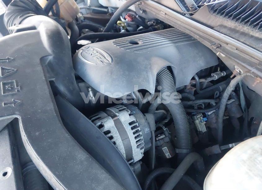 Photo 10 of 2004 Chevrolet Tahoe LT (VIN 1GNEK13T84J272671)