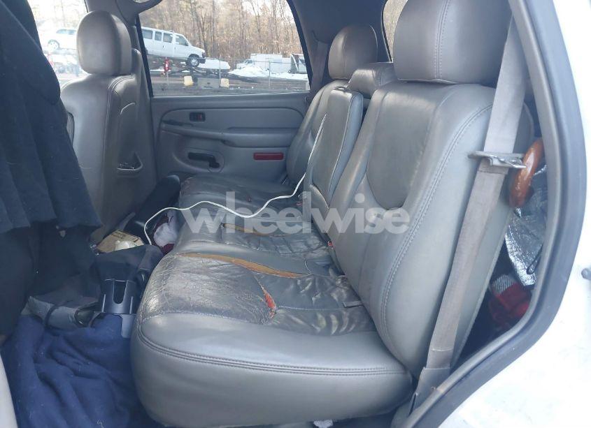 Photo 8 of 2004 Chevrolet Tahoe LT (VIN 1GNEK13T84J272671)