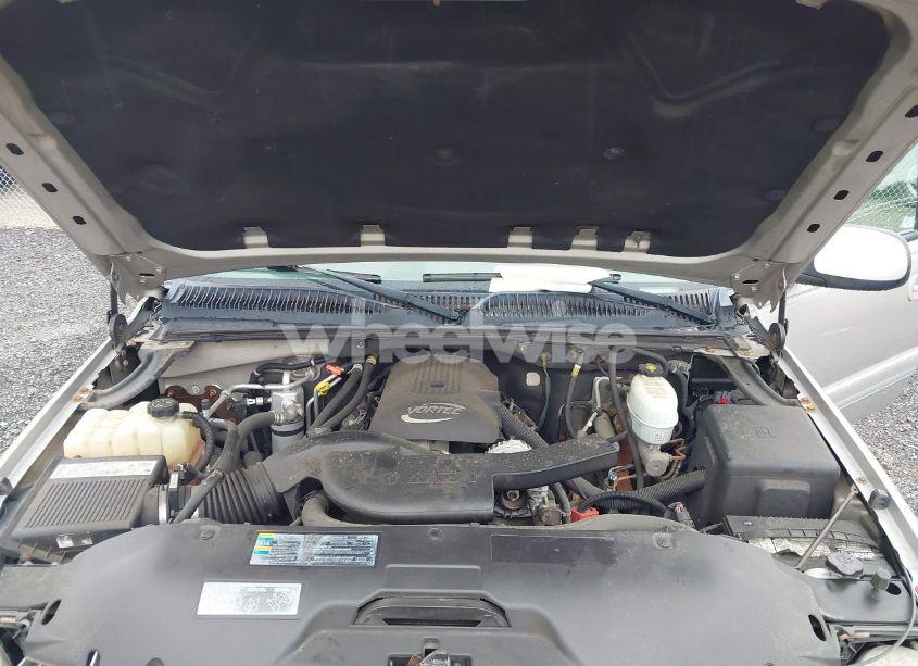 Photo 10 of 2005 Chevrolet Tahoe LT (VIN 1GNEK13T85J131410)