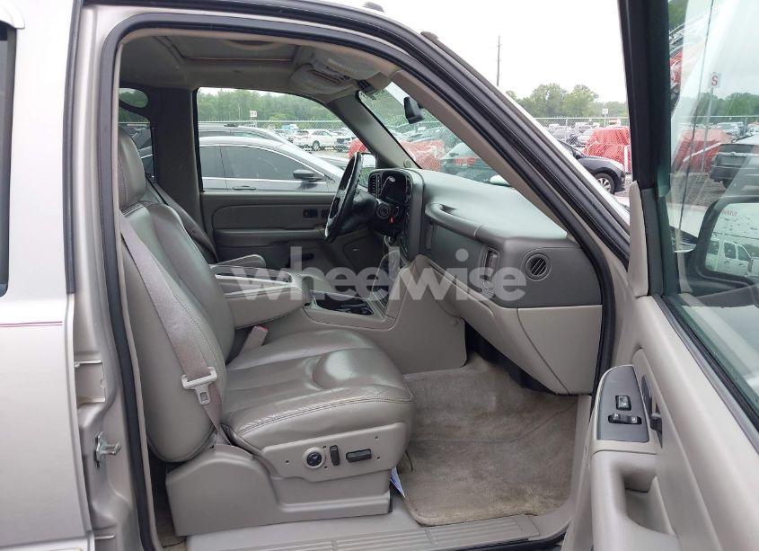 Photo 5 of 2005 Chevrolet Tahoe LT (VIN 1GNEK13T85J131410)