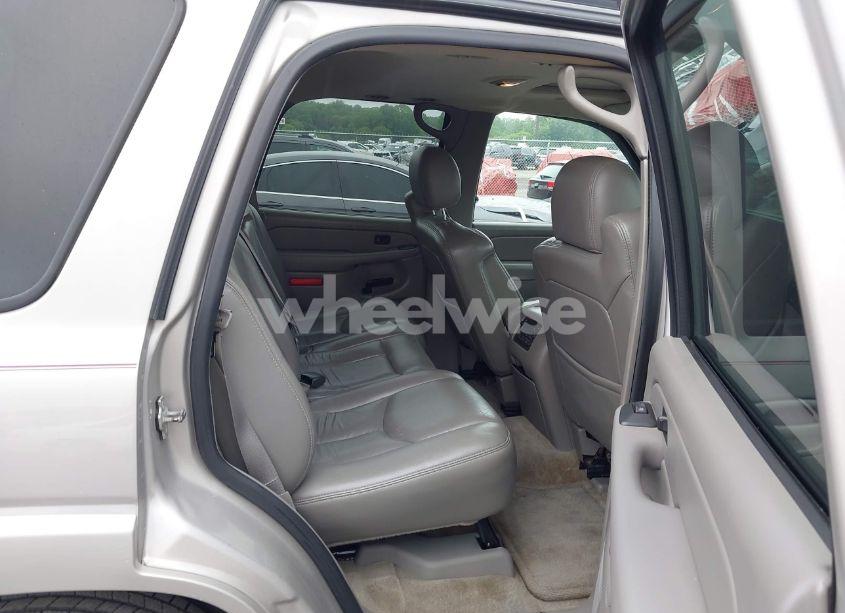 Photo 8 of 2005 Chevrolet Tahoe LT (VIN 1GNEK13T85J131410)