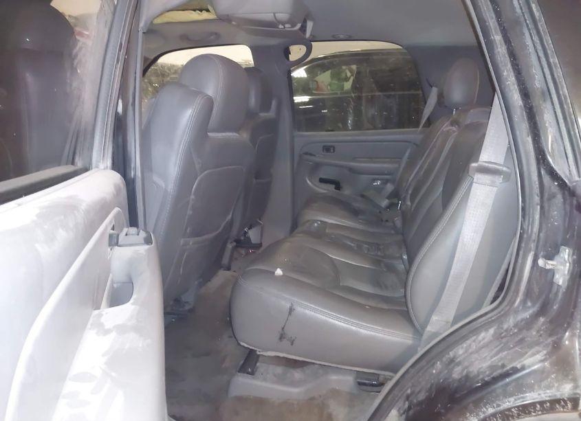 Photo 8 of 2005 Chevrolet Tahoe LT (VIN 1GNEK13T85J204341)