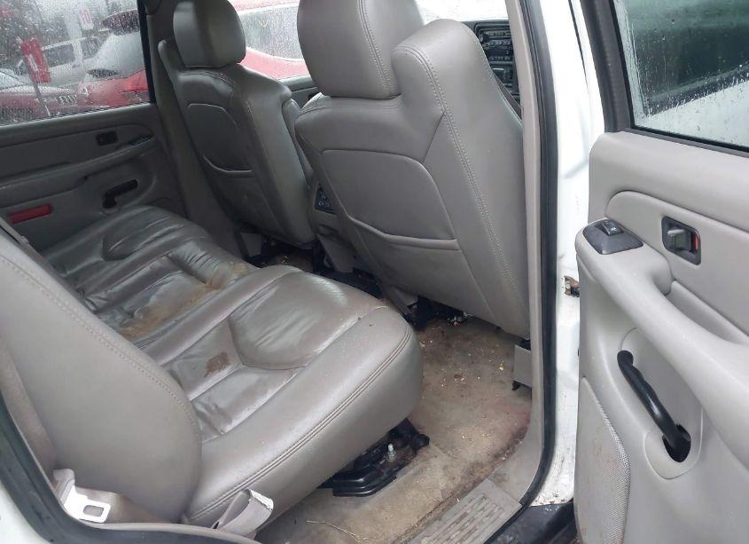 Photo 8 of 2005 Chevrolet Tahoe LT (VIN 1GNEK13T85J232169)