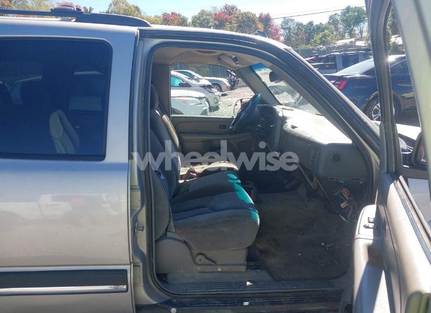 Photo 5 of 2005 Chevrolet Tahoe LS (VIN 1GNEK13T85R227605)