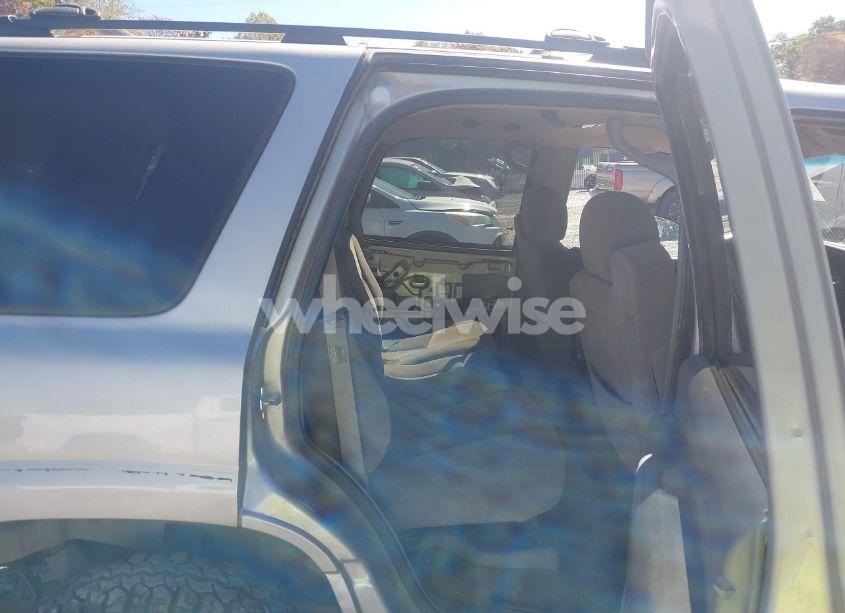 Photo 8 of 2005 Chevrolet Tahoe LS (VIN 1GNEK13T85R227605)