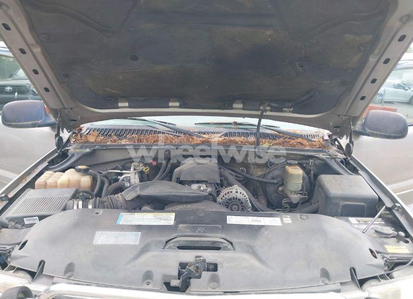 Photo 10 of 2000 Chevrolet Tahoe ALL NEW LS (VIN 1GNEK13T8YJ143318)