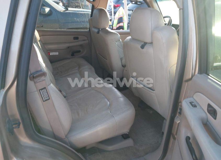 Photo 8 of 2001 Chevrolet Tahoe LT (VIN 1GNEK13TX1J132956)