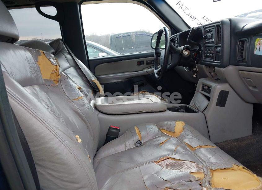 Photo 5 of 2001 Chevrolet Tahoe LT (VIN 1GNEK13TX1J178321)