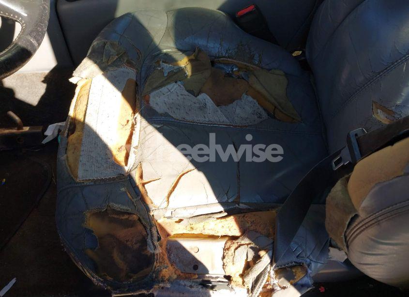 Photo 6 of 2001 Chevrolet Tahoe LT (VIN 1GNEK13TX1J178321)