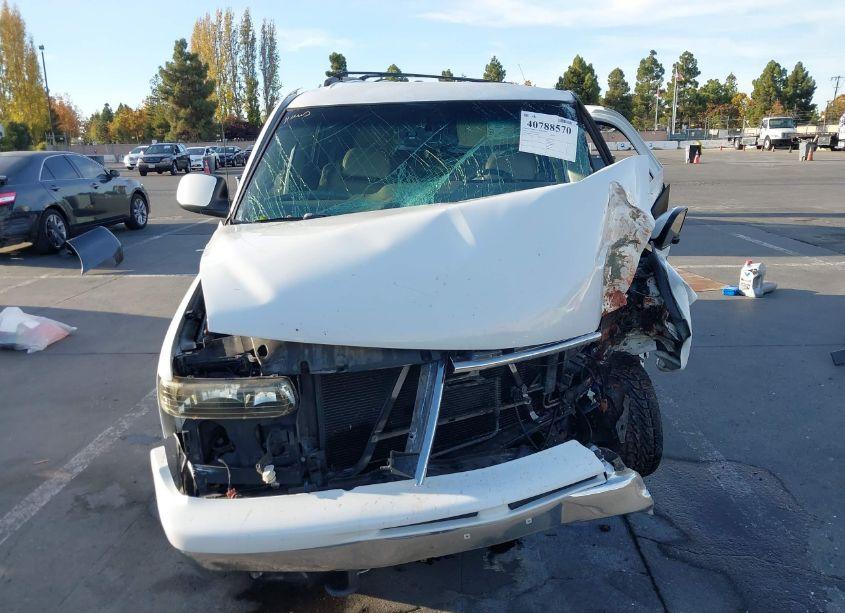 Photo 12 of 2001 Chevrolet Tahoe LT (VIN 1GNEK13TX1J244592)