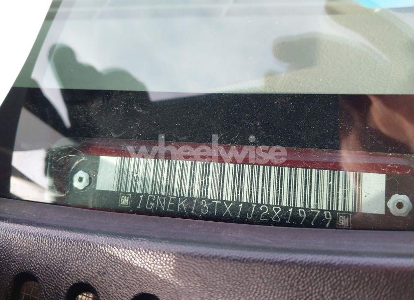 Photo 9 of 2001 Chevrolet Tahoe LT (VIN 1GNEK13TX1J281979)