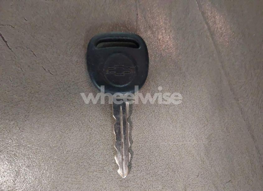 Photo 11 of 2001 Chevrolet Tahoe LT (VIN 1GNEK13TX1R108982)