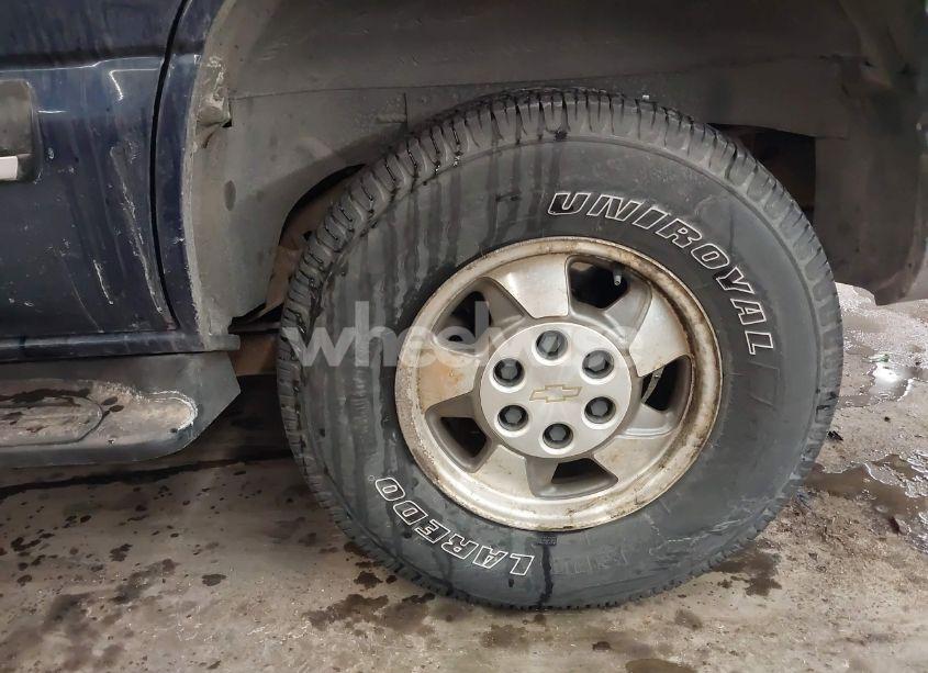 Photo 12 of 2001 Chevrolet Tahoe LT (VIN 1GNEK13TX1R108982)