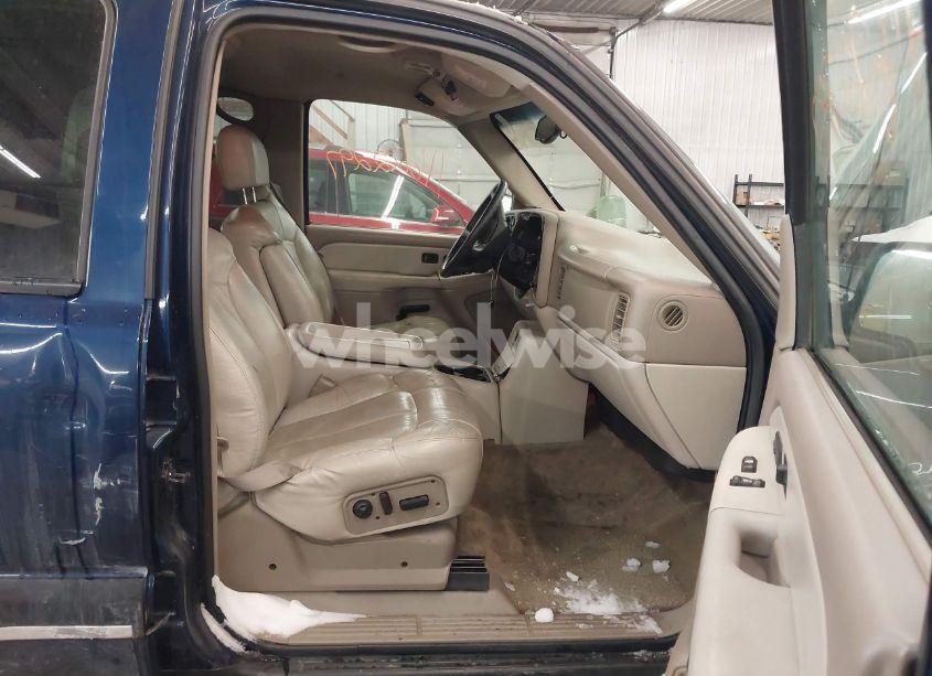 Photo 5 of 2001 Chevrolet Tahoe LT (VIN 1GNEK13TX1R108982)