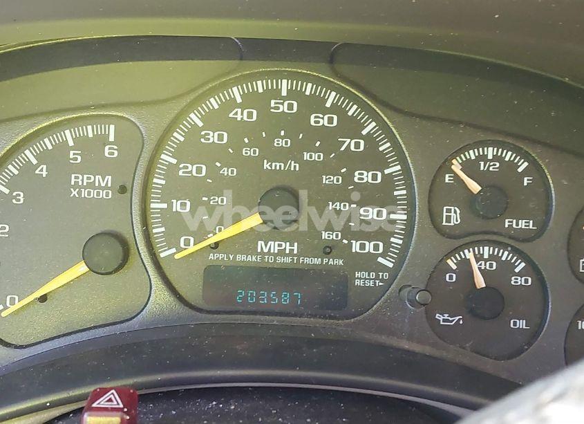 Photo 7 of 2001 Chevrolet Tahoe LT (VIN 1GNEK13TX1R169037)