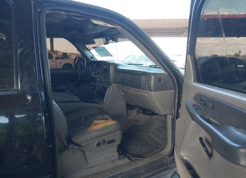 Photo 5 of 2003 Chevrolet Tahoe Z71 (VIN 1GNEK13TX3R176833)