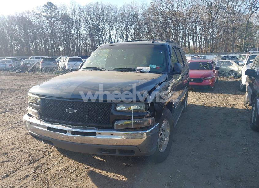 Photo 2 of 2004 Chevrolet Tahoe LT (VIN 1GNEK13TX4J147705)