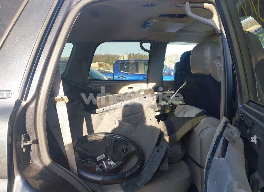 Photo 8 of 2004 Chevrolet Tahoe LT (VIN 1GNEK13TX4J147705)