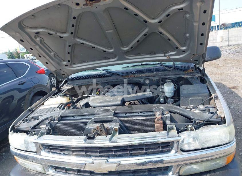 Photo 10 of 2004 Chevrolet Tahoe LS (VIN 1GNEK13TX4J331767)