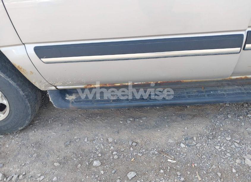 Photo 12 of 2004 Chevrolet Tahoe LS (VIN 1GNEK13TX4J331767)