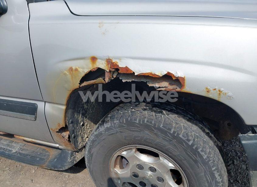 Photo 14 of 2004 Chevrolet Tahoe LS (VIN 1GNEK13TX4J331767)