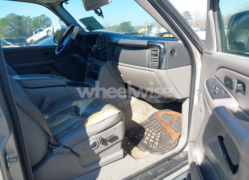 Photo 5 of 2005 Chevrolet Tahoe Z71 (VIN 1GNEK13TX5R122628)