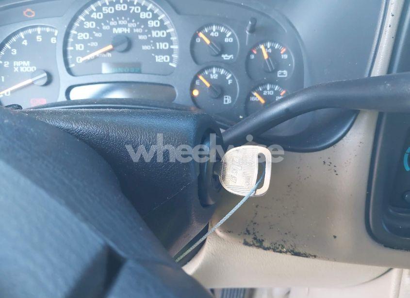 Photo 11 of 2005 Chevrolet Tahoe LT (VIN 1GNEK13TX5R139378)