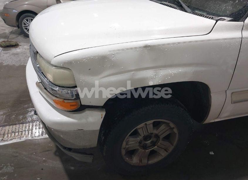 Photo 6 of 2005 Chevrolet Tahoe LT (VIN 1GNEK13TX5R139378)