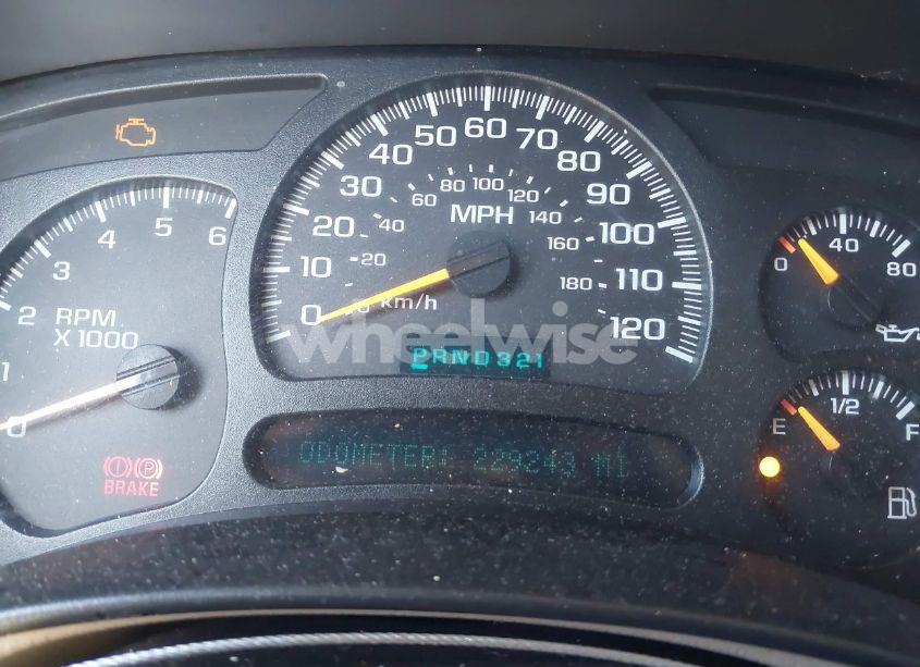 Photo 7 of 2005 Chevrolet Tahoe LT (VIN 1GNEK13TX5R139378)