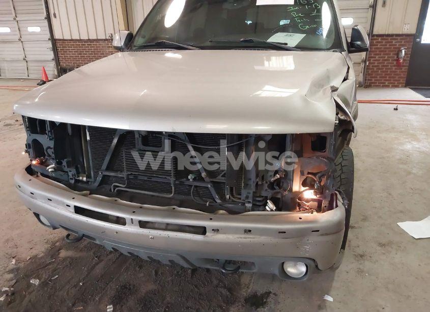 Photo 13 of 2005 Chevrolet Tahoe Z71 (VIN 1GNEK13TX5R263358)