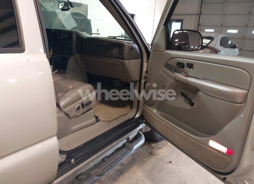 Photo 5 of 2005 Chevrolet Tahoe Z71 (VIN 1GNEK13TX5R263358)