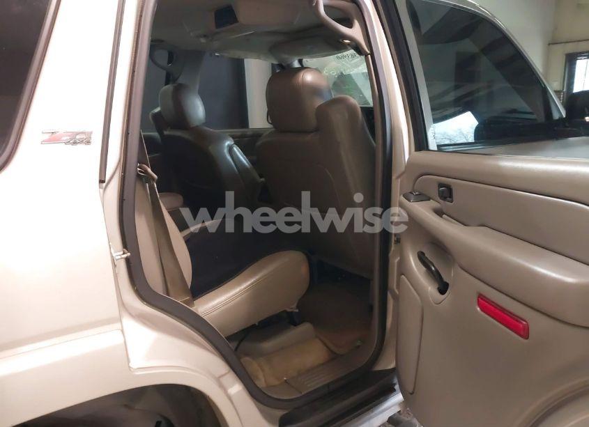 Photo 8 of 2005 Chevrolet Tahoe Z71 (VIN 1GNEK13TX5R263358)