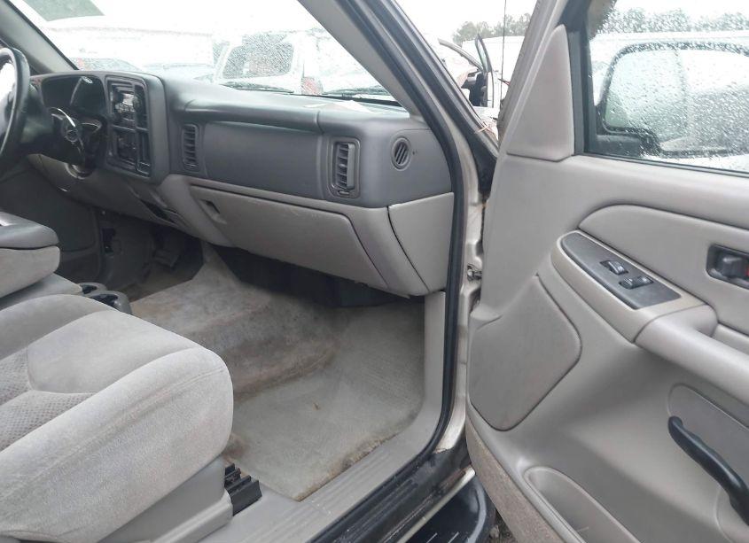 Photo 5 of 2004 Chevrolet Tahoe LS (VIN 1GNEK13V04R112450)