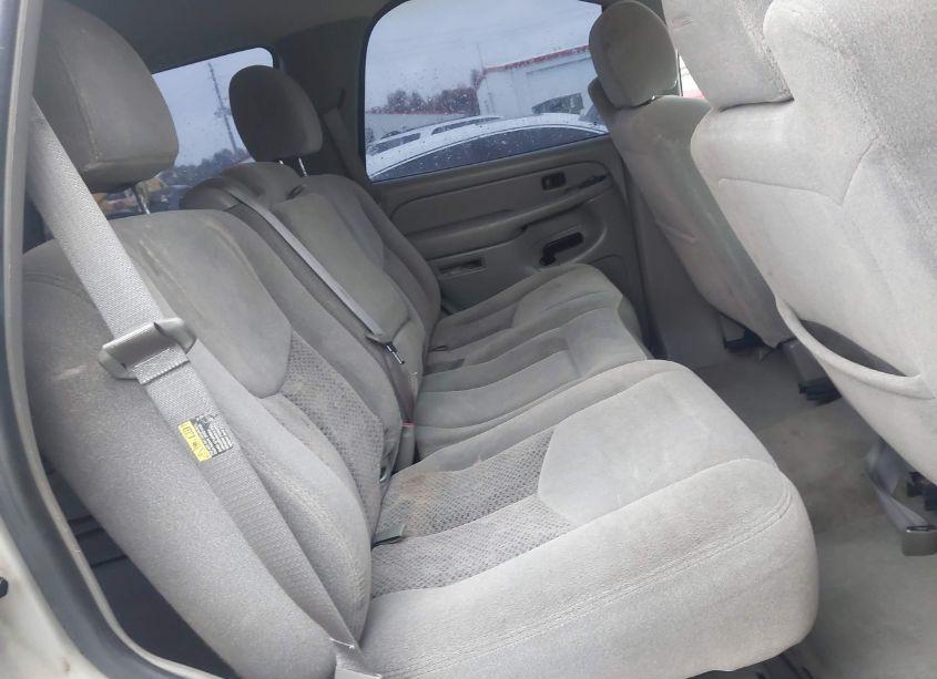 Photo 8 of 2004 Chevrolet Tahoe LS (VIN 1GNEK13V04R112450)