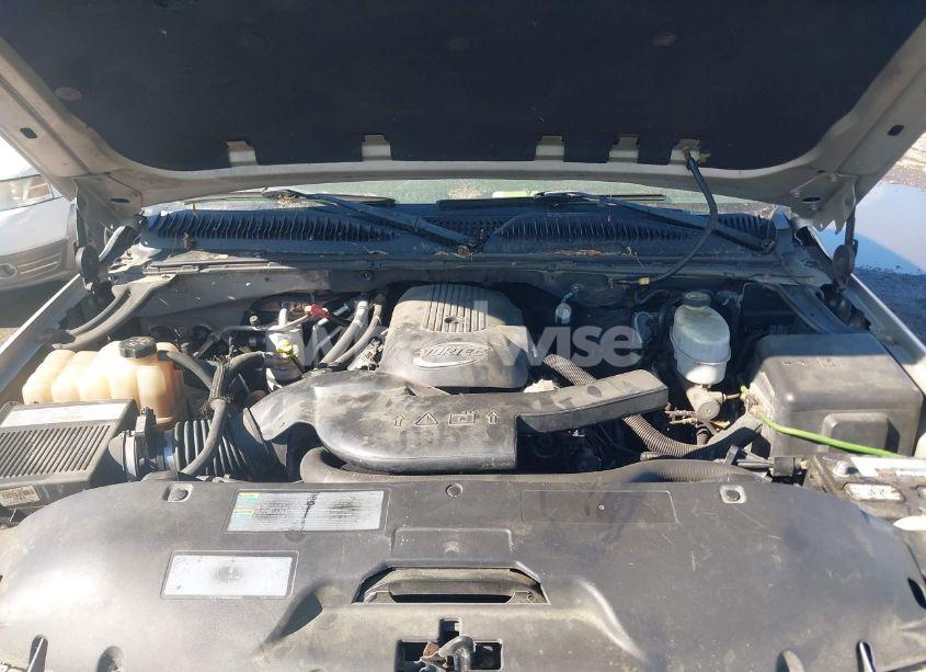 Photo 10 of 2005 Chevrolet Tahoe LS (VIN 1GNEK13V25J174805)