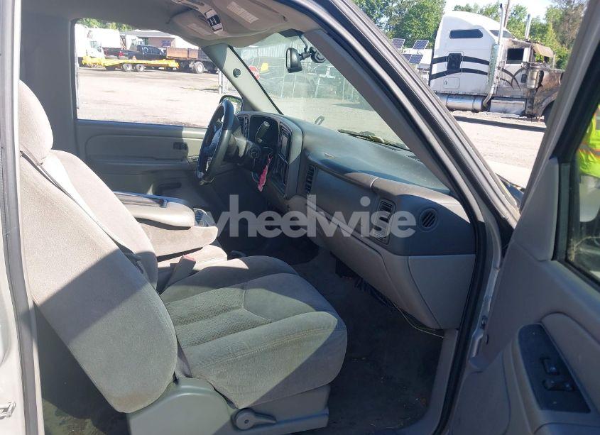 Photo 5 of 2005 Chevrolet Tahoe LS (VIN 1GNEK13V25J174805)