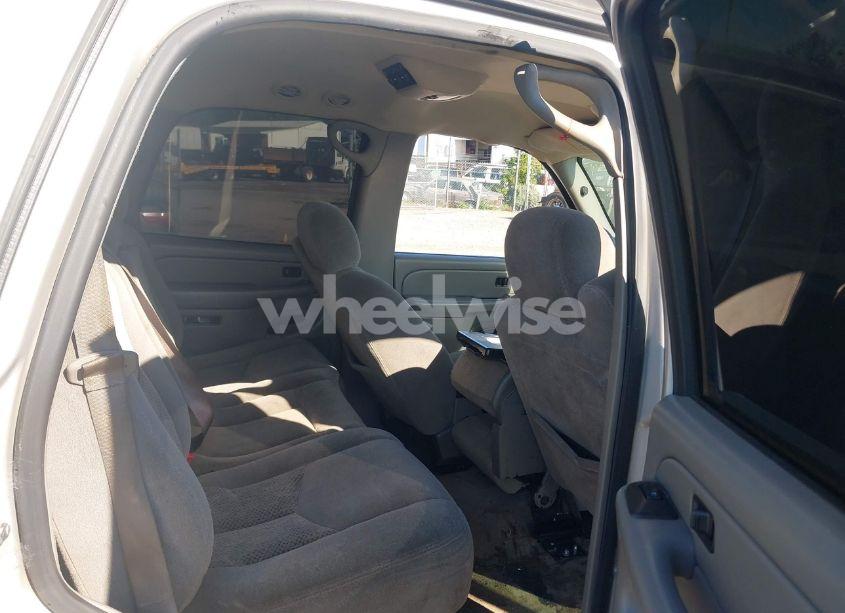 Photo 8 of 2005 Chevrolet Tahoe LS (VIN 1GNEK13V25J174805)