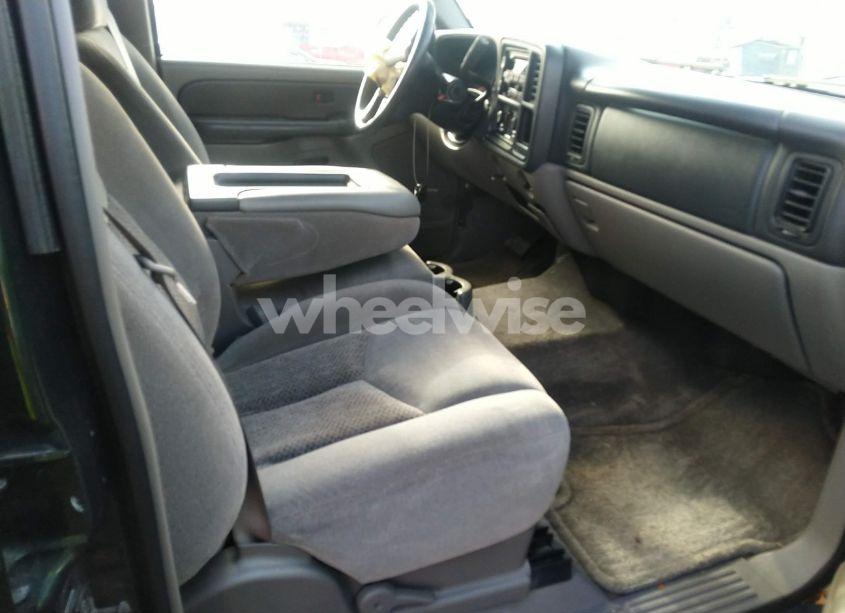 Photo 5 of 2003 Chevrolet Tahoe LS (VIN 1GNEK13V33J215889)