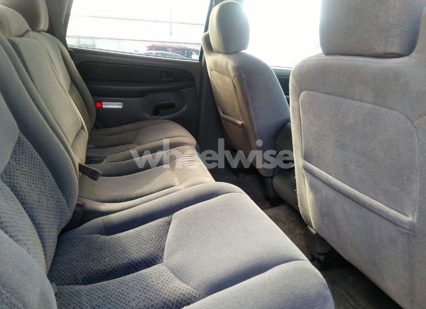 Photo 8 of 2003 Chevrolet Tahoe LS (VIN 1GNEK13V33J215889)