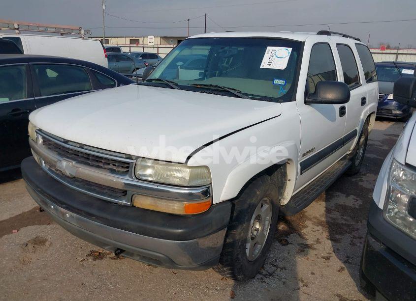 Photo 2 of 2003 Chevrolet Tahoe LS (VIN 1GNEK13V43R182371)