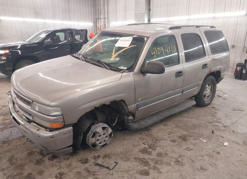 Photo 2 of 2003 Chevrolet Tahoe LS (VIN 1GNEK13V53J288181)